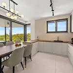 Luxury Seaside Apartment Zadar