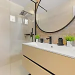 Luxury Seaside 아파트