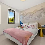Luxury Seaside 아파트
