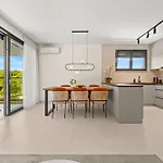 Luxury Seaside Apartmán
