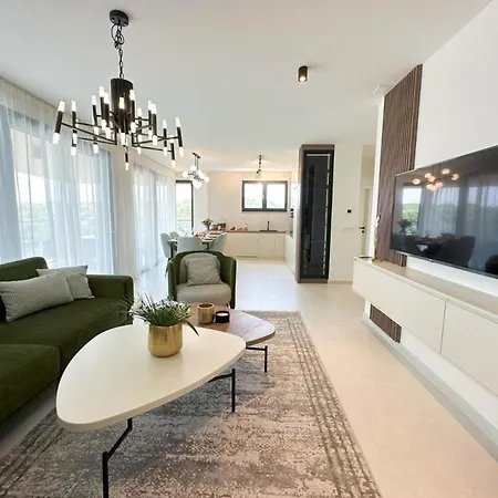 Luxury Seaside Apartment