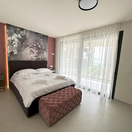 Luxury Seaside Apartment Zadar