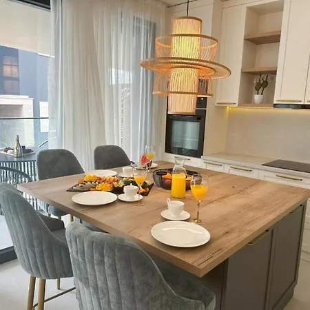 Luxury Seaside Apartment *