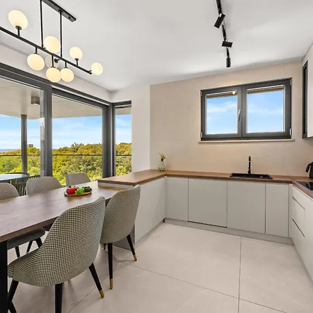 Luxury Seaside شقة زادار