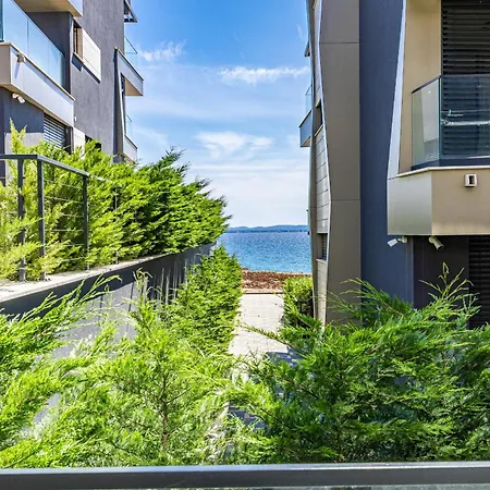 Luxury Seaside Apartment