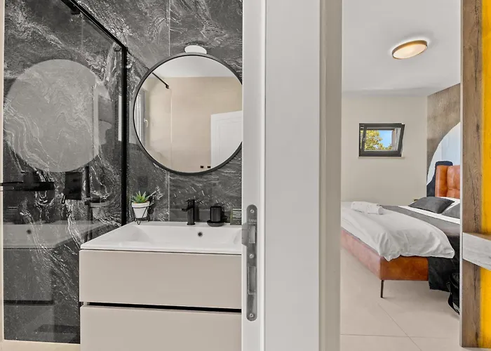 Luxury Seaside Apartment Zadar