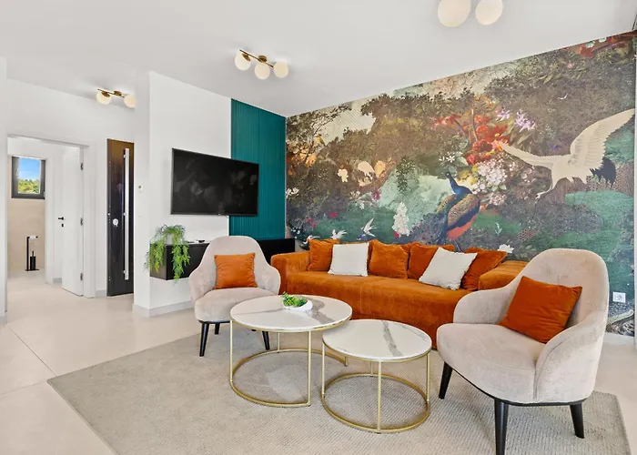 Luxury Seaside Apartment *